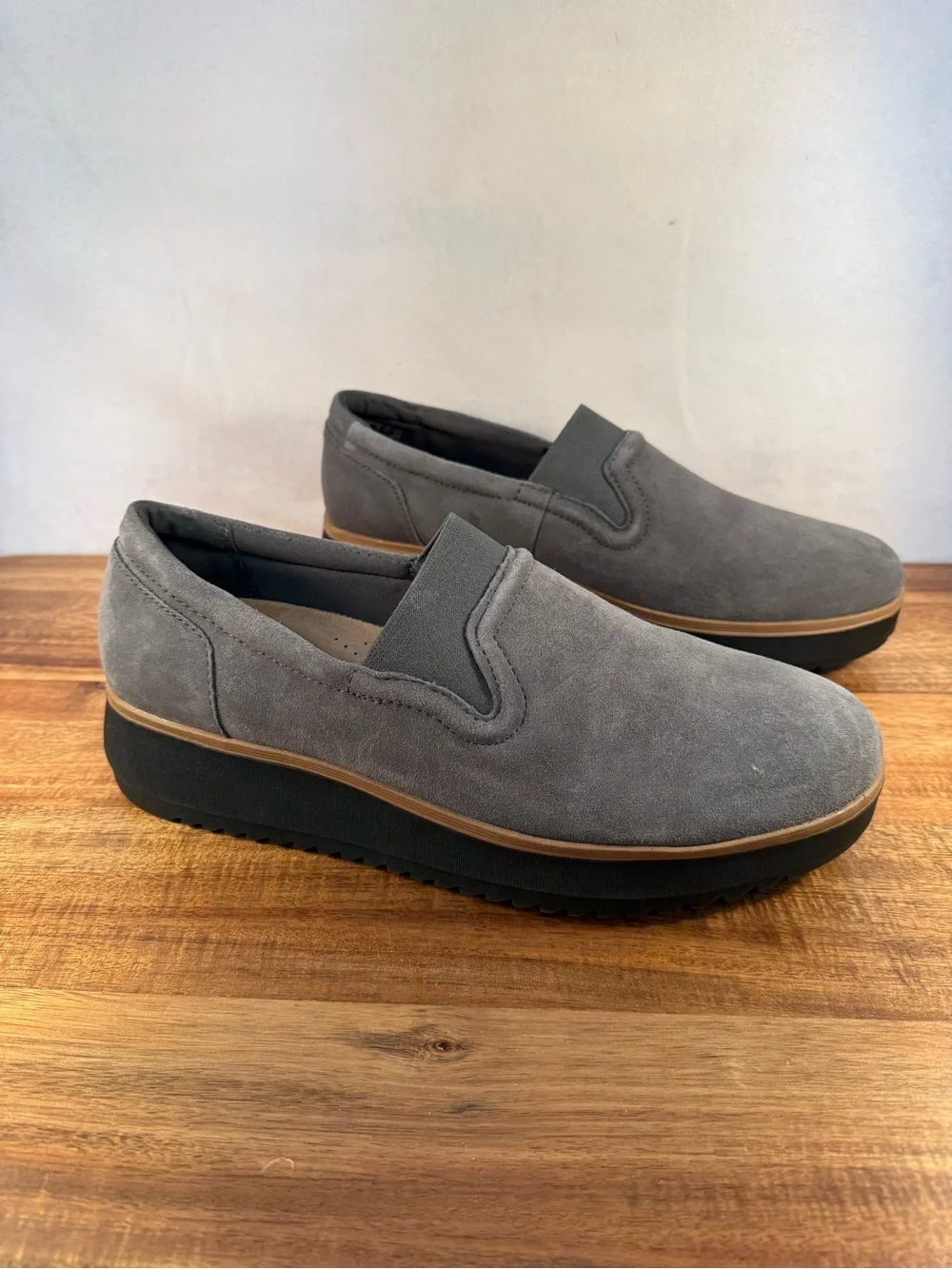 Clarks Collection Light Grey Suede Slip-on Loafers Size 10W NWT